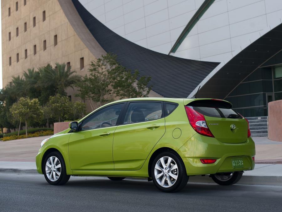  Hyundai Accent 5-Door 2011 года  (US) (фото 6 из 24)